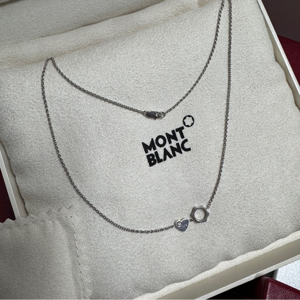 Montblanc white gold necklace with diamond